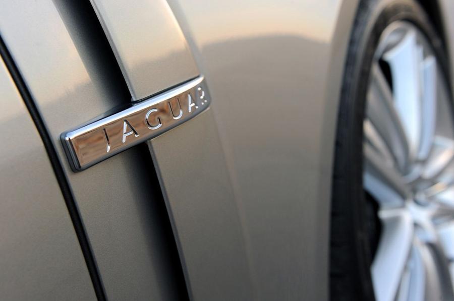  Jaguar XF Supercharged 2010 года  (фото 44 из 56)